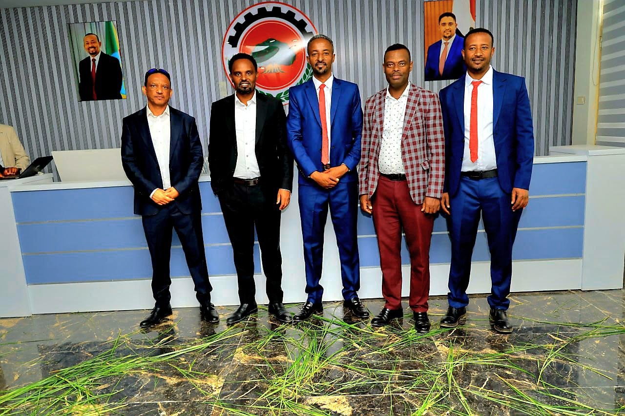Officials at the Burayu Mesob reception.